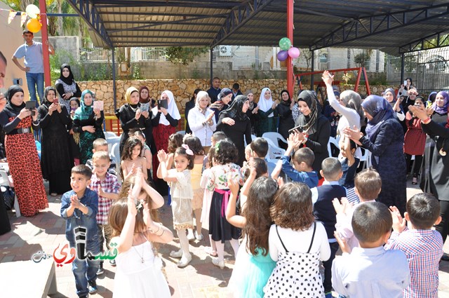 كفرقاسم – فيديو: بساتين الامل, السلام , والمحبة تحتفل بعيد الام على انغام عمو انس وجوقته ..